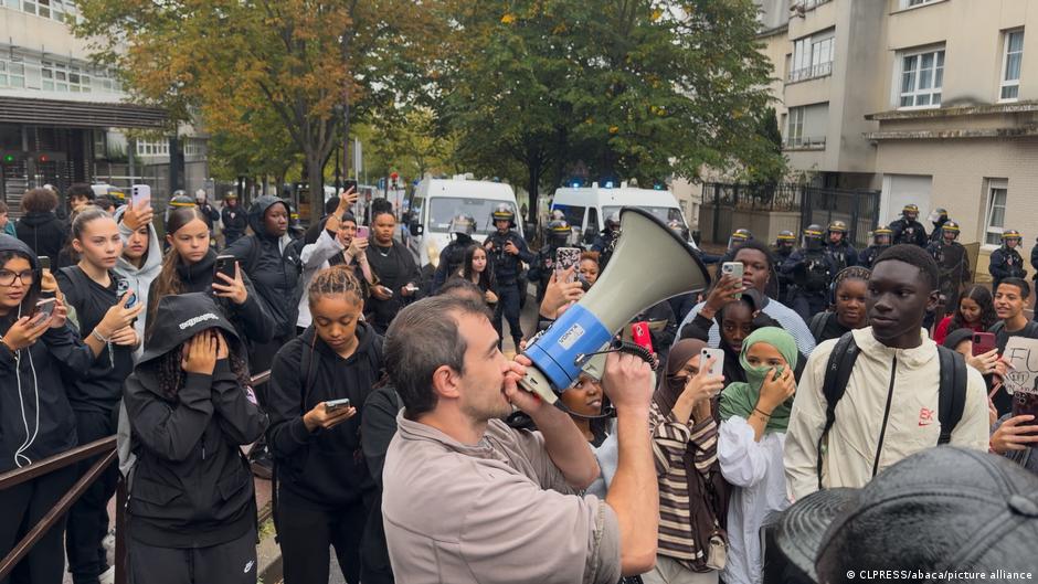 France student protests spark political clash ahead of election