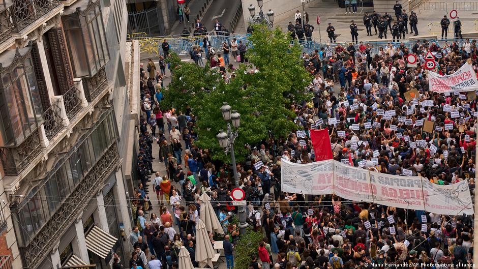 Spain's Parliament Rejects Housing Bill Amid Ongoing Protests