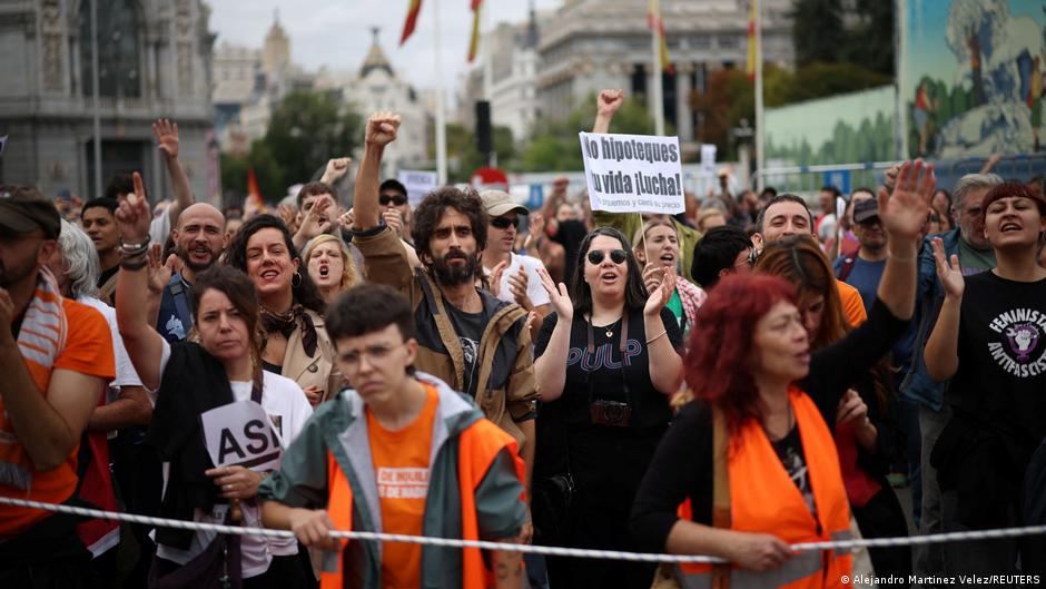Spain sees massive protests after housing bills rejected
