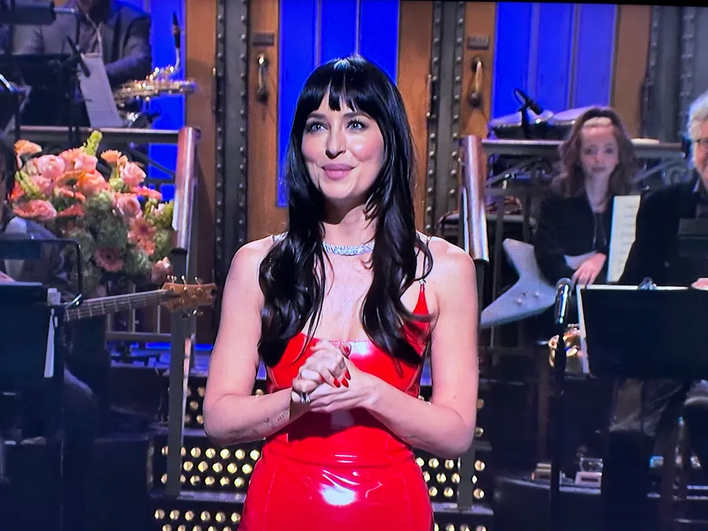 Taylor Swift Joins Dakota Johnson on SNL Opening Monologue