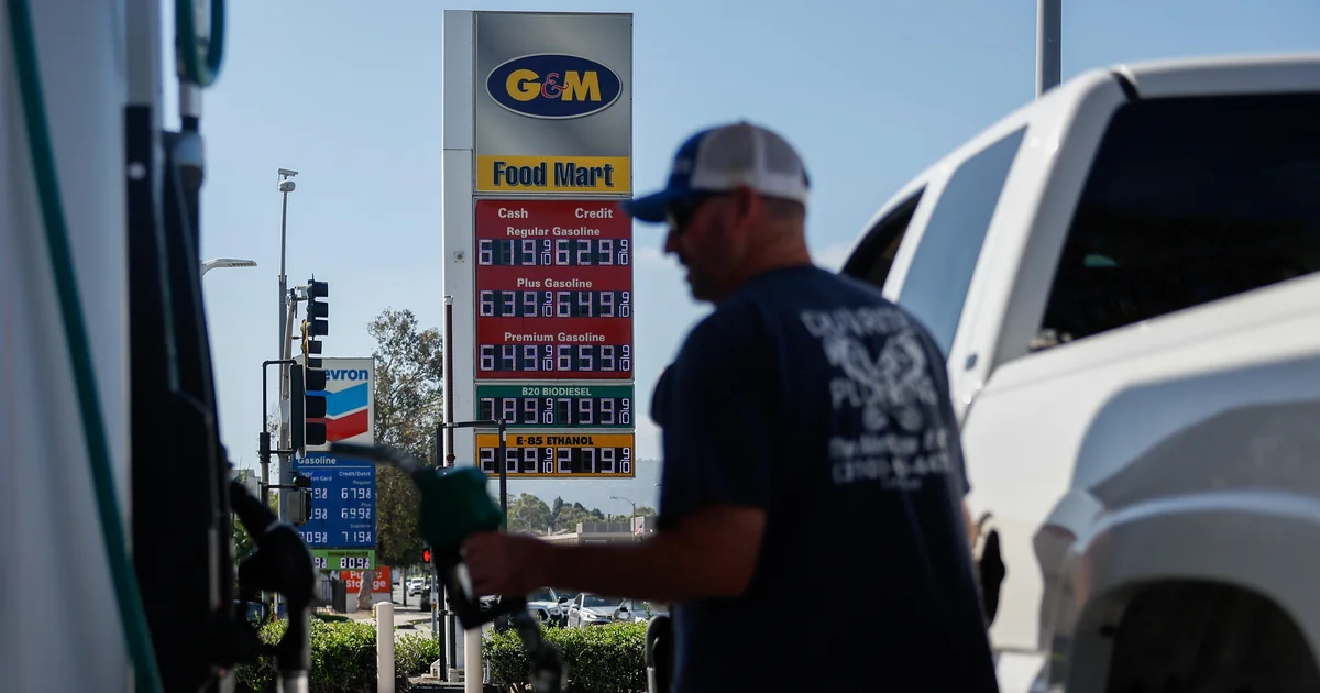 CBS News Poll Shows Democrats Keep House Lead as Voters Worry About Prices