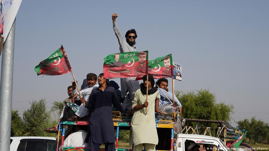 Imran Khan Supporters March to Islamabad Demanding His Release