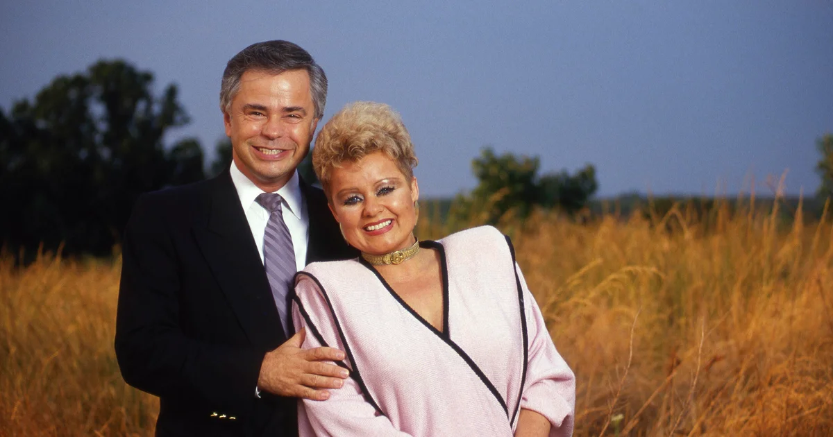 Jim Bakker, PTL Televangelist, Dies at 86