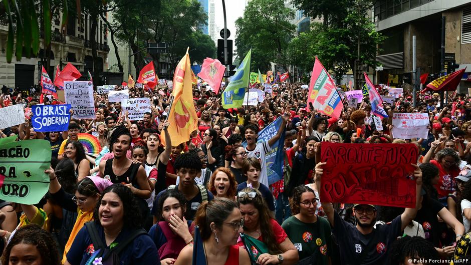 Brazilian Students Flood Streets After Bolsonaro Victory