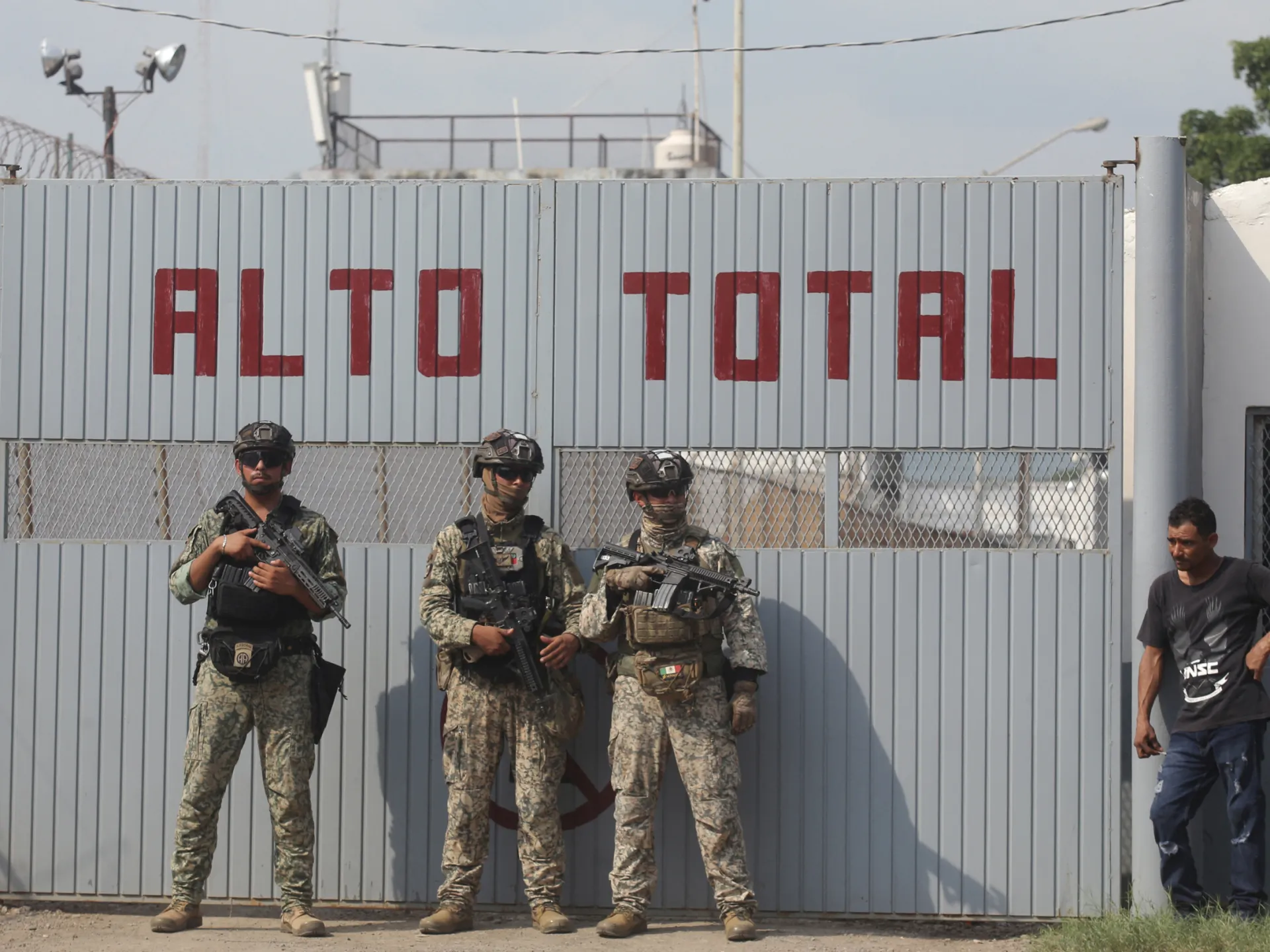 Mexico prison clash in strife torn Sinaloa state leaves 10 dead