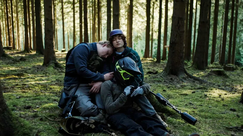 Teens Turn to Dark Rituals in Jannis Lenz's Oasis