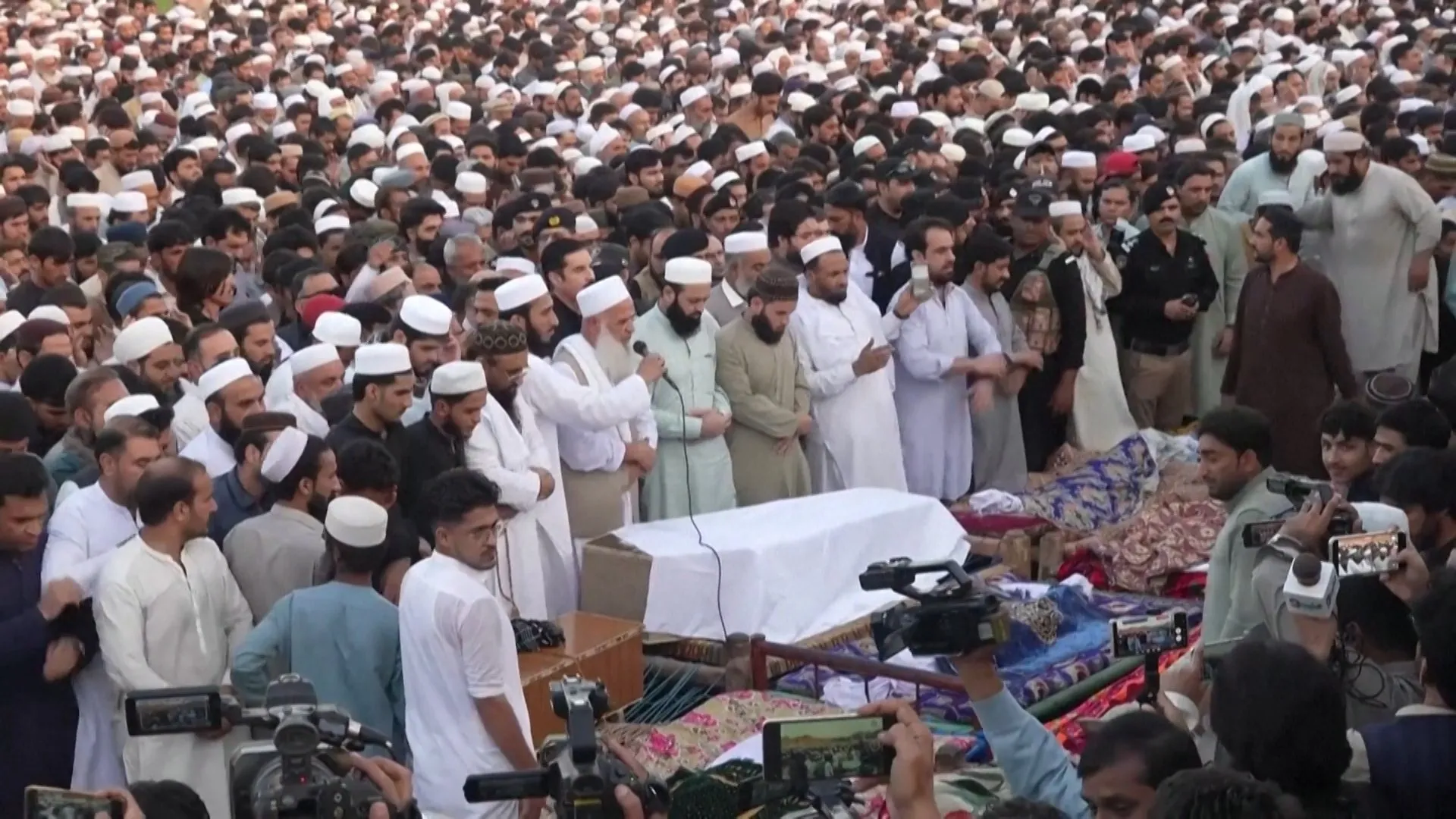 Peshawar community mourns after school roof collapse kills dozens of children