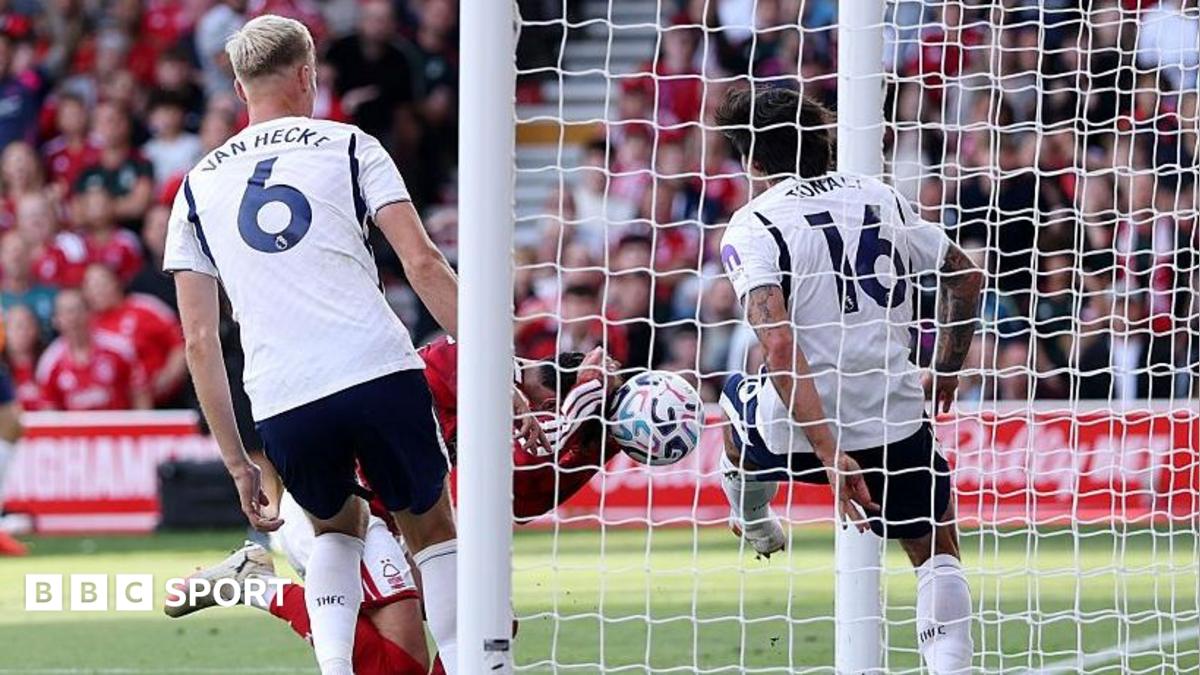 Glasner and Williams dispute VAR decision on Forest handball goal