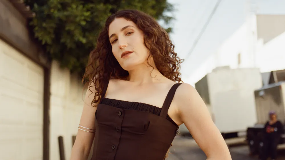 Kate Berlant’s HBO Special “Parmesan”: Phone Addiction, Unexpected Flips and Future Projects