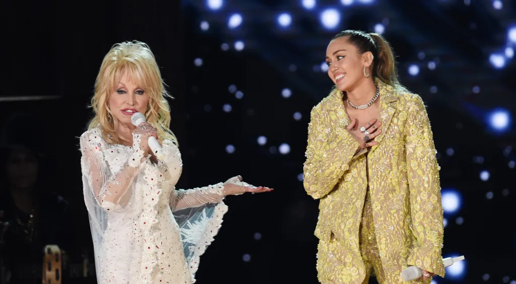 Miley Cyrus Honors Dolly Parton with Tearful ‘Jolene’ Performance at Hollywood Bowl