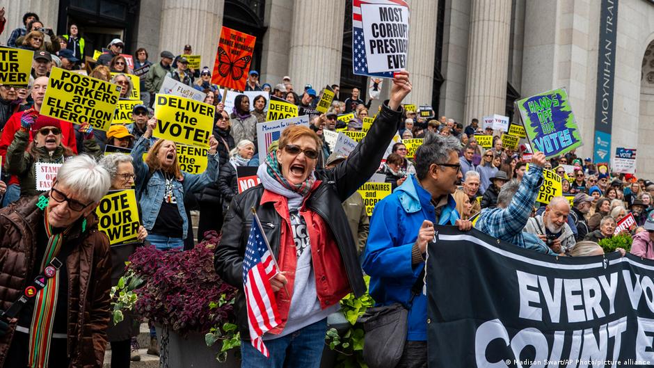 No Kings rallies urge early voting ahead of US midterm elections