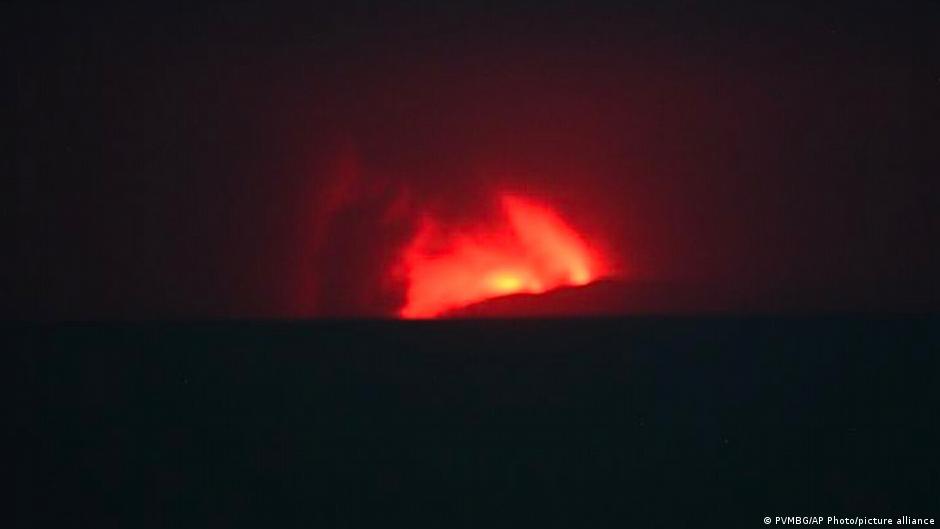 Flights Scrapped as Anak Krakatau Volcano Sends Ash Over Jakarta Airport