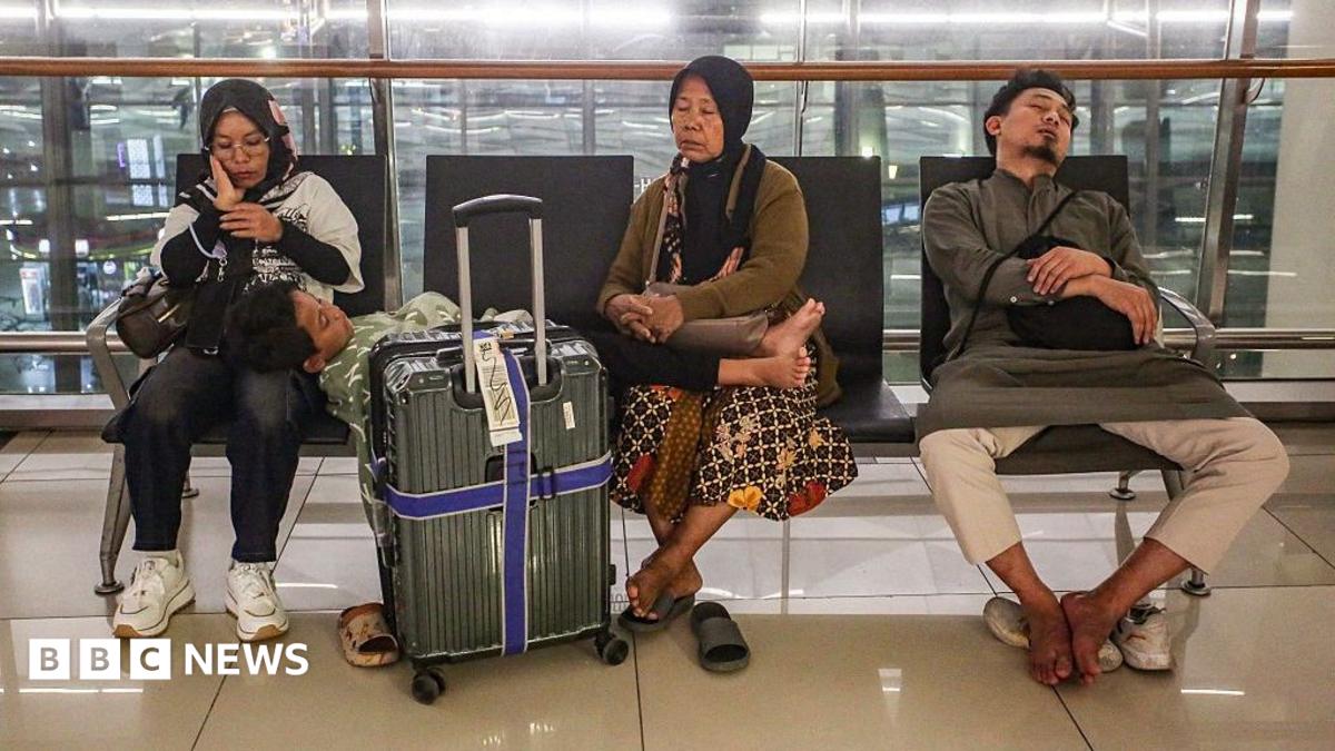 Volcanic Ash Forces Flight Halt at Jakarta's Main Airport