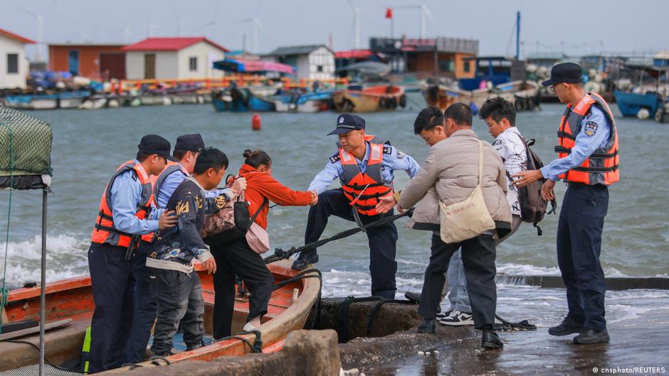Typhoon Champi kills one, injures 500, heads to China