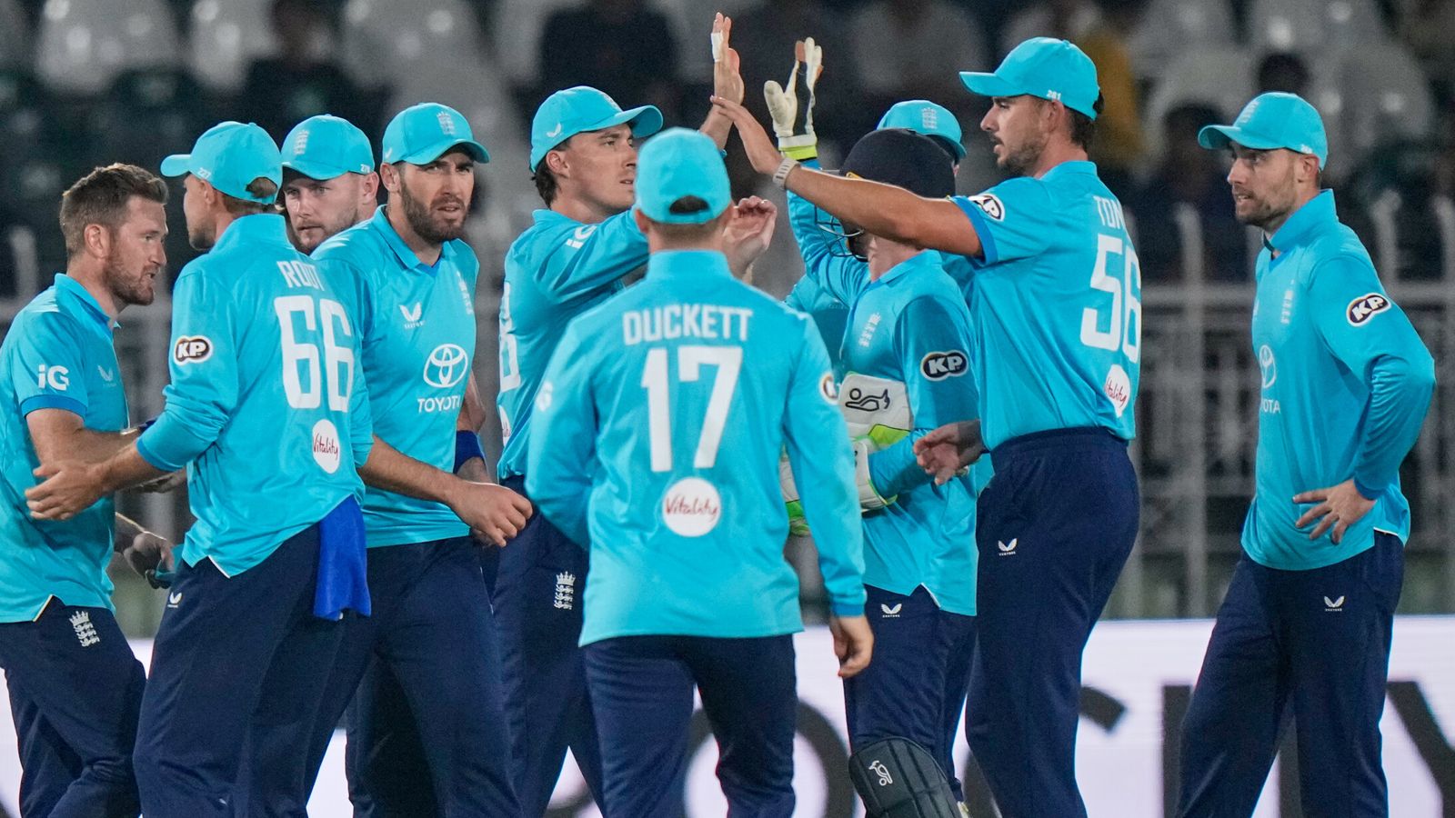 England aim to clinch tri series win over Sri Lanka in live ODI showdown