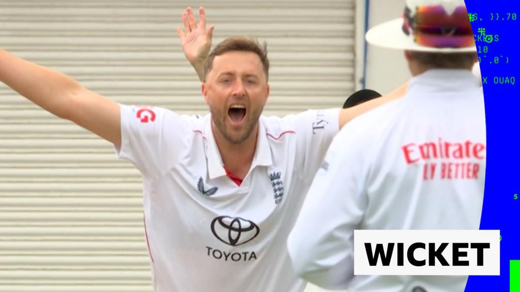 Robinson claims 100th Test wicket as England dominate Pakistan