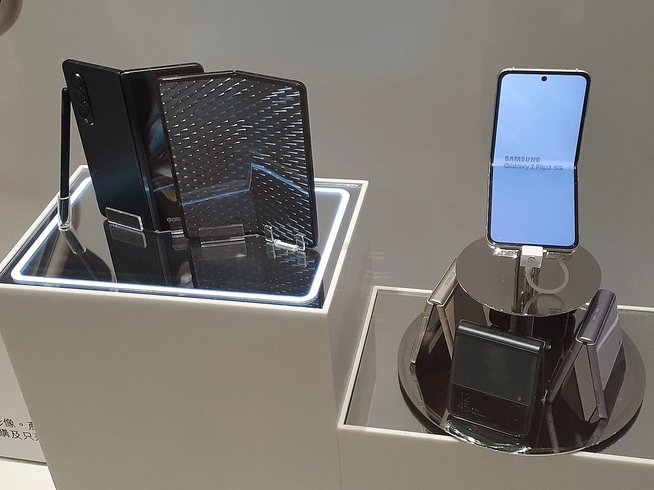 Cover image for Galaxy Z Flip 8's Upgrade Raises Concerns