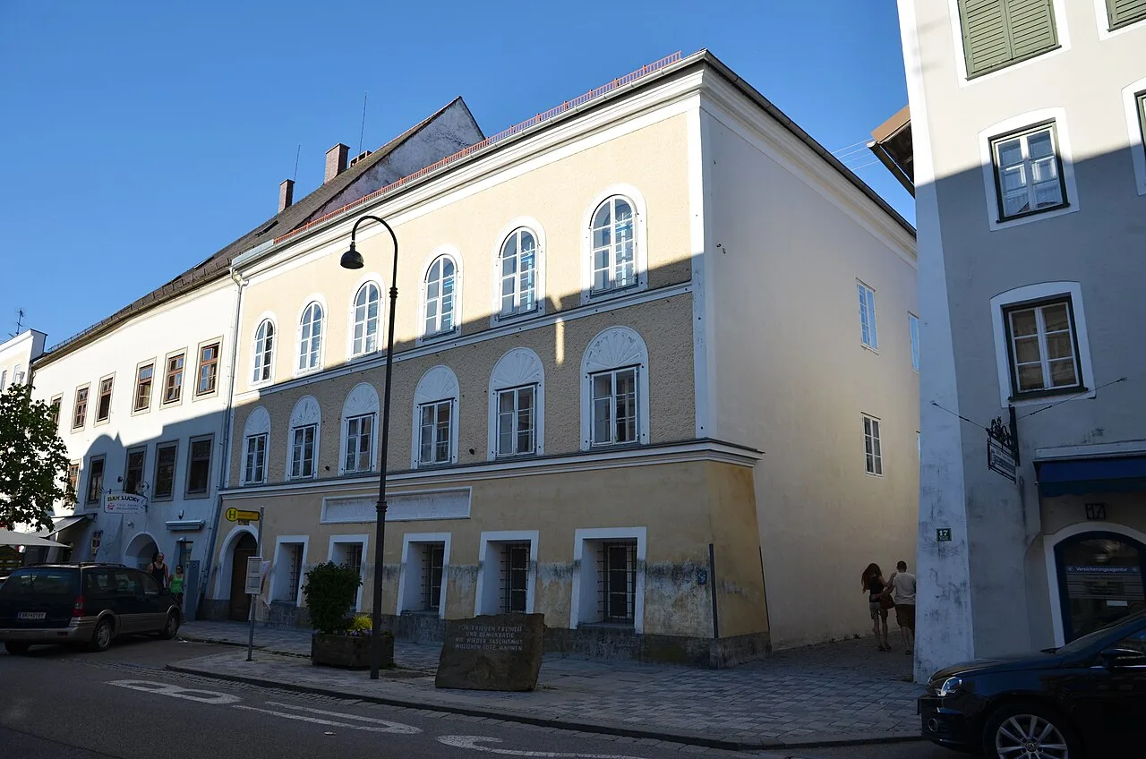 Cover image for Hitler's Birth House Now Home to Police Station