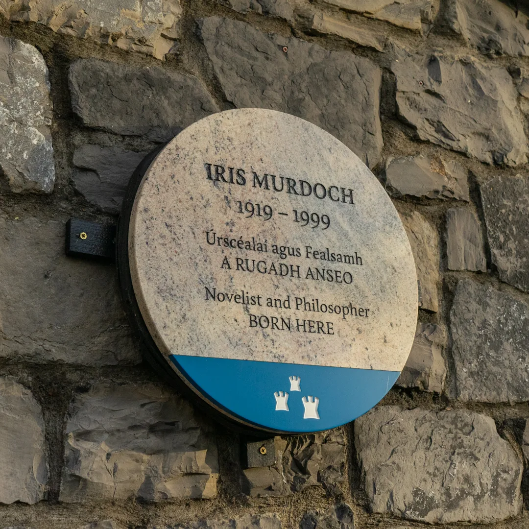 Cover image for Iris Murdoch Artworks Revealed