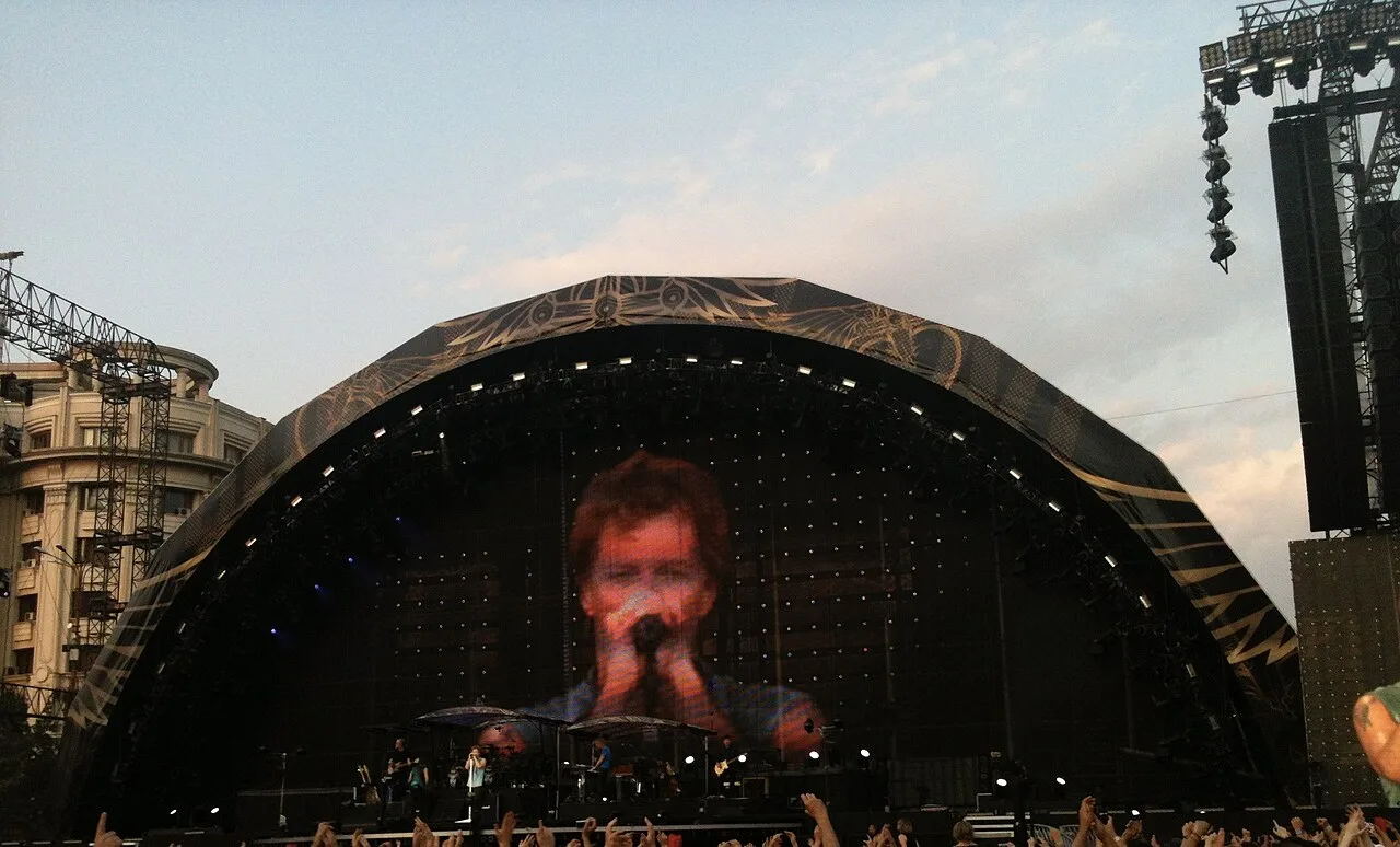 Cover image for Jon Bon Jovi Ends Show Early