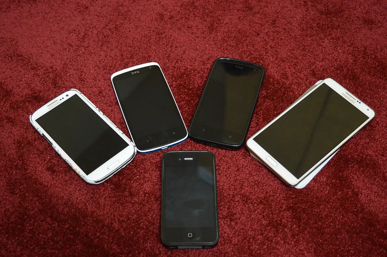 Cover image for Smartphone Showdown