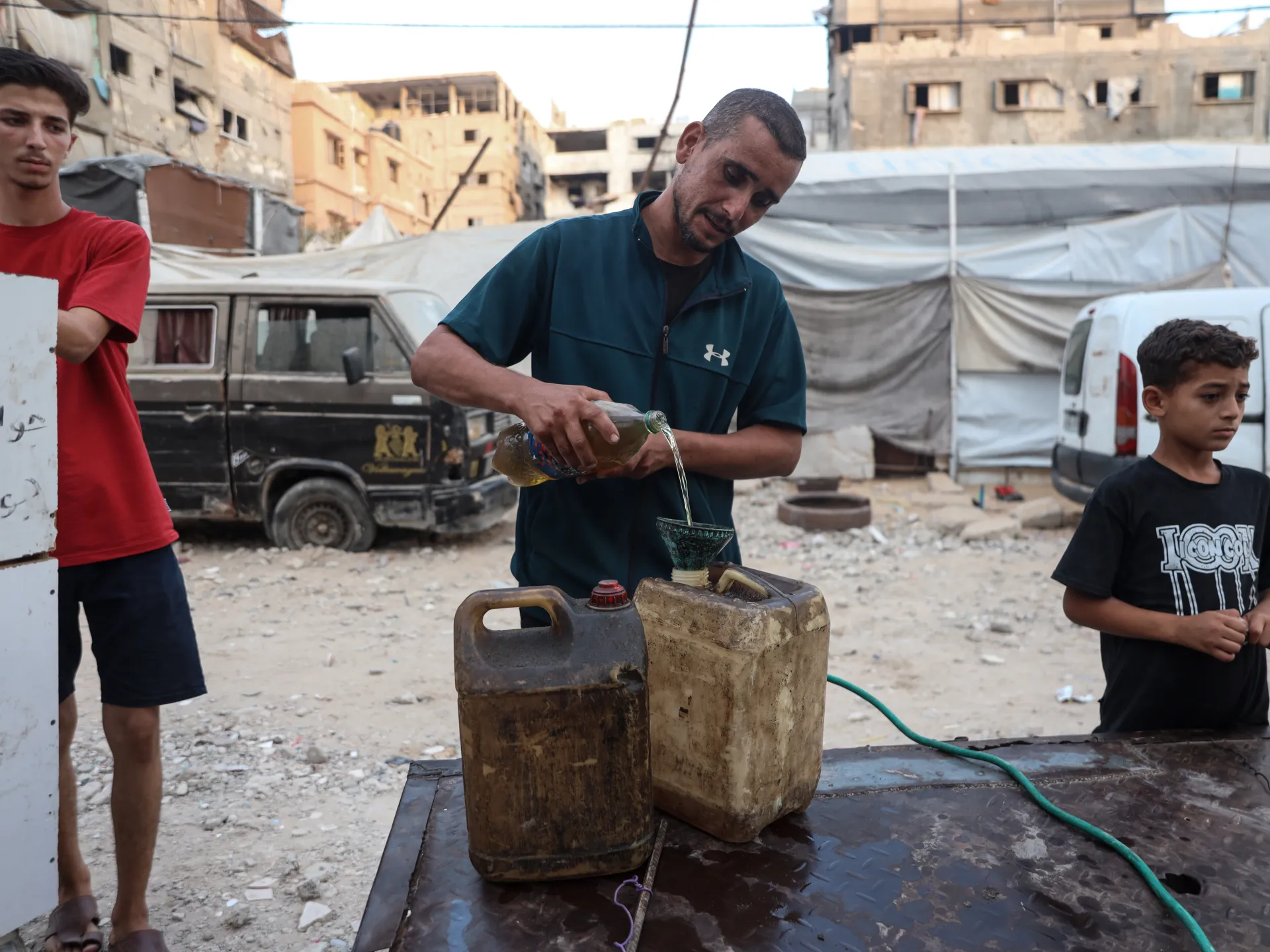Gaza Residents Rely on Hourly Generator Rentals Amid Power Crisis