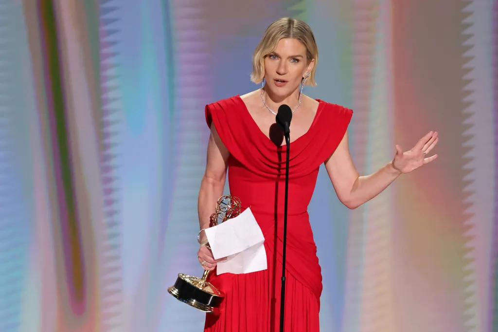 Rhea Seehorn Wins First Emmy for ‘Pluribus’, Thanks Vince Gillian