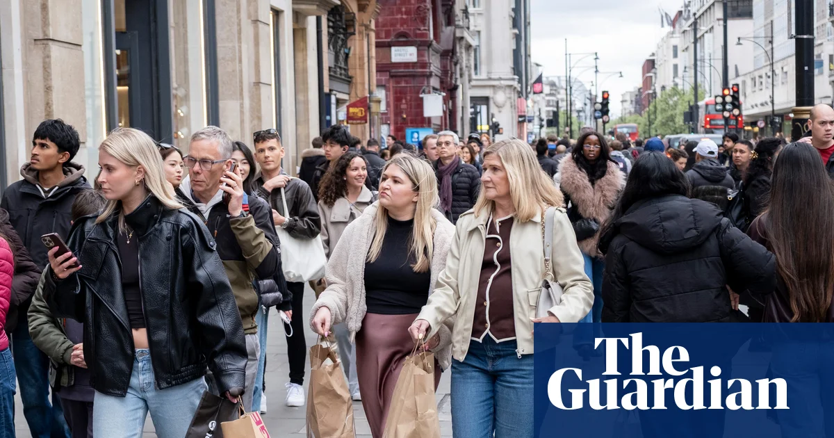 UK Pay Growth Slows to 3.9% as Inflation Pressure Rises
