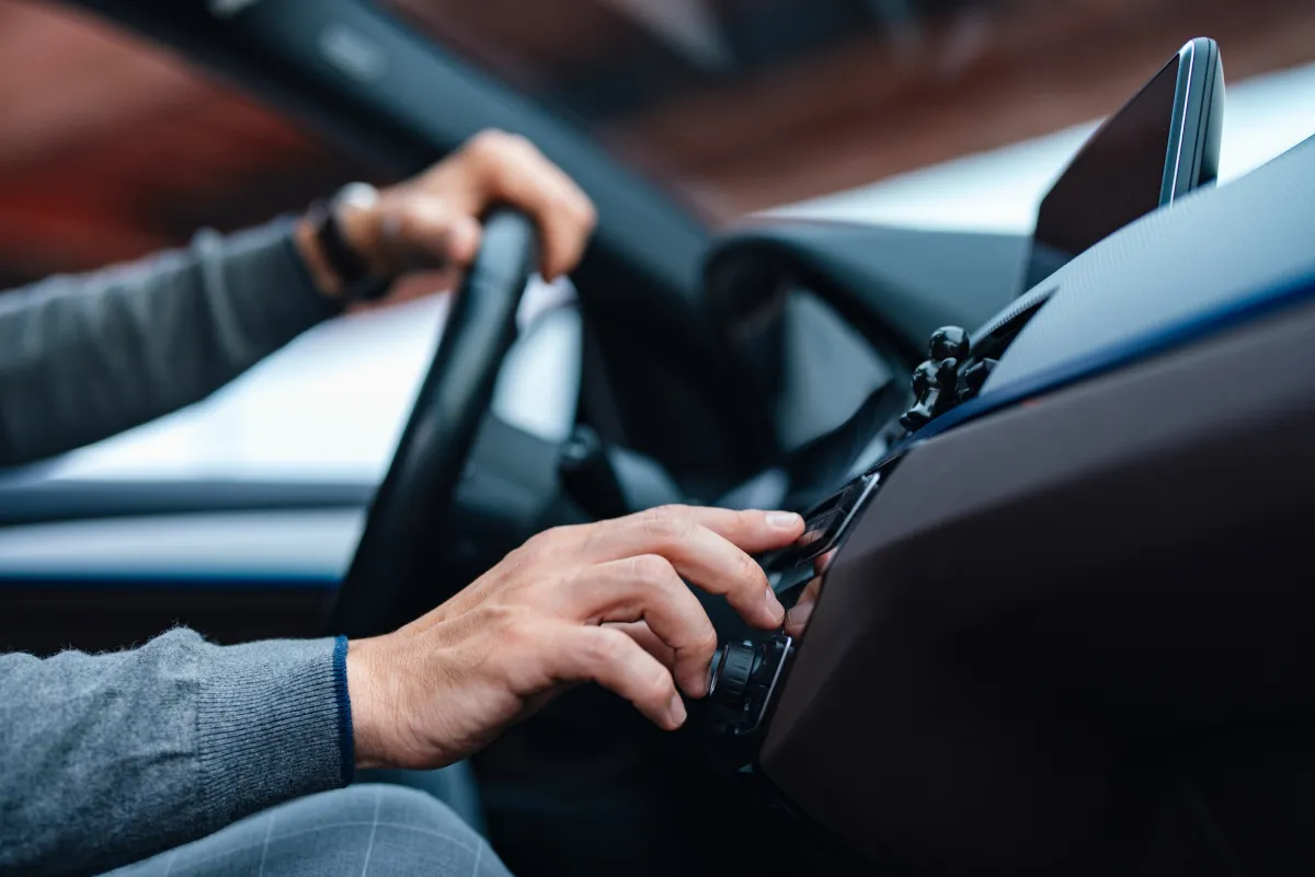US Cars May Soon Be Required to Include AM Radio at No Extra Cost