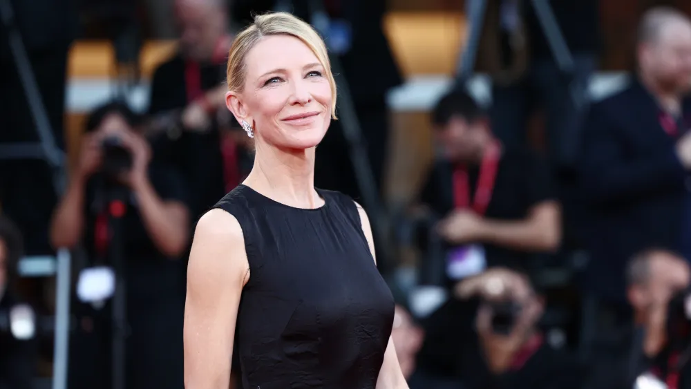 Cate Blanchett Urges London Audiences to Stop Recording Her Play