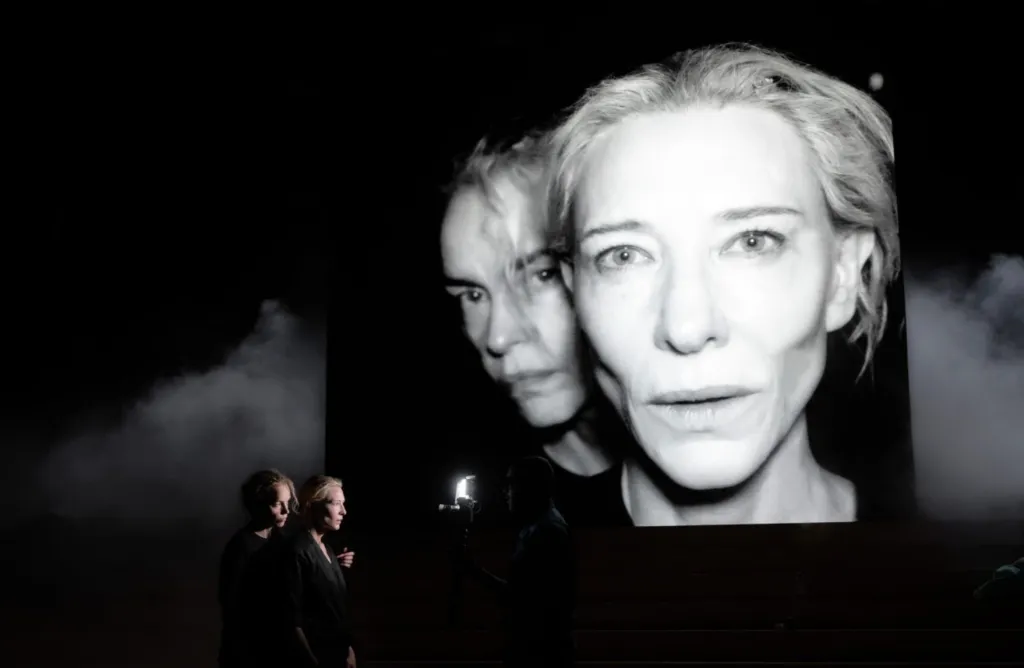 Cate Blanchett Urges London Audiences to Put Phones Away