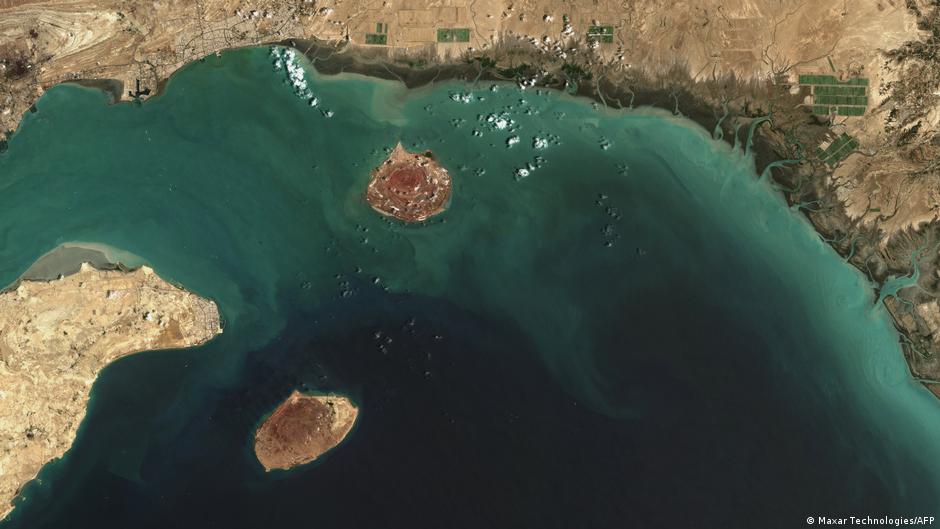 US Strikes Larak Island in Strait of Hormuz, Iran Vows Retaliation
