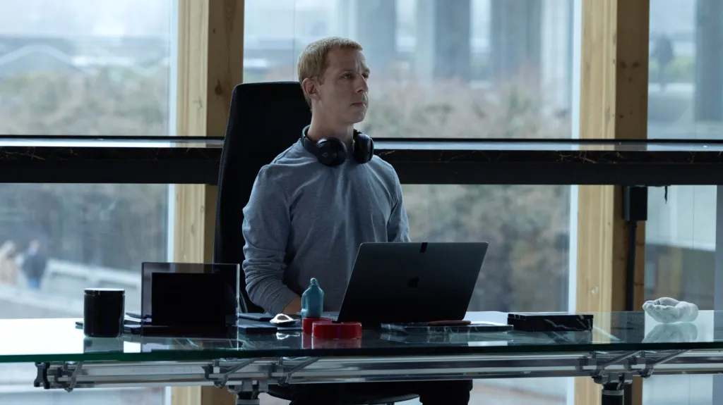 Aaron Sorkin Reveals Jeremy Strong Stayed in Character as Zuckerberg