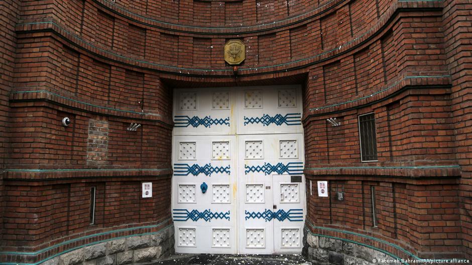 Iran Shuts French Language Center in Tehran, France Promises Response