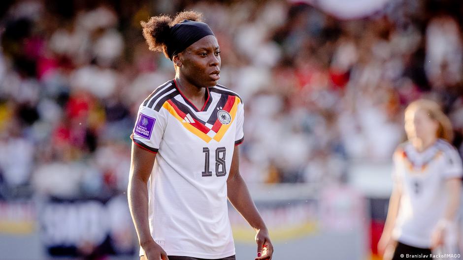 Nicole Anyomi signs for London City Lionesses