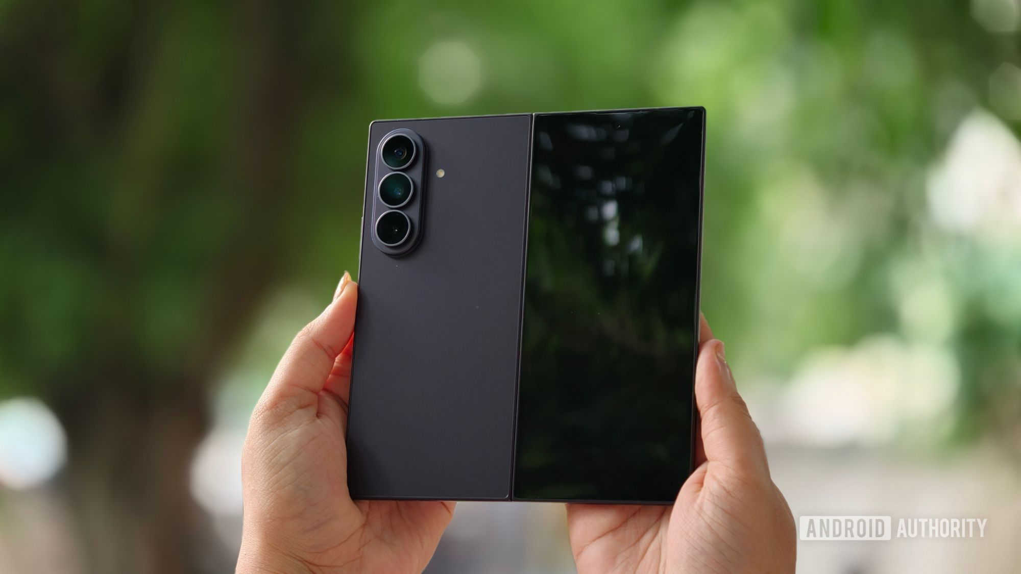 Amazon Cuts $300 Off Samsung Galaxy Z Fold 8 Ultra