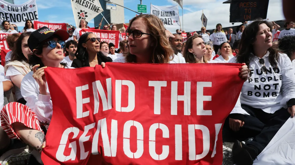Netanyahu Faces Detention of Protesters Including Hannah Einbinder and Susan Sarandon at UN