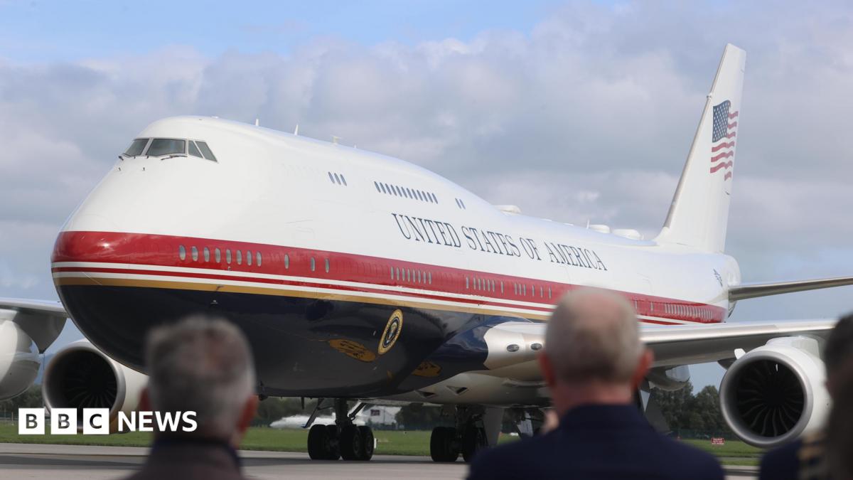 White House Bars CNN from Traveling with Trump on Air Force One