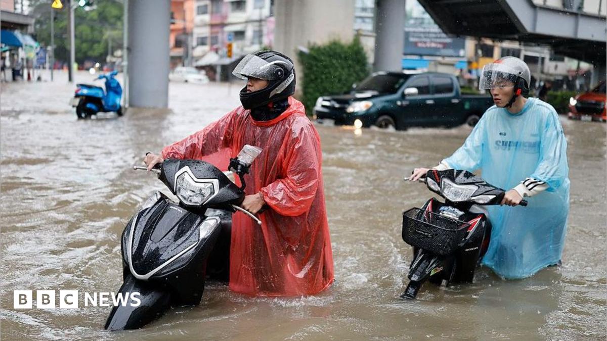 Bangkok Roads Flooded as City Declares Disaster