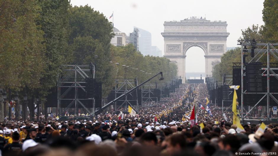 Pope Leo XIV Leads Massive Mass at Place de la Concorde